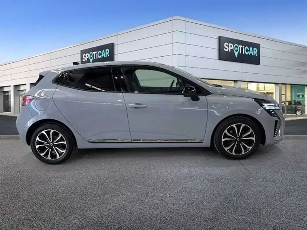 Usado Renault Clio V Techno 91 CV (66 kW) 2025 Gris Berlina