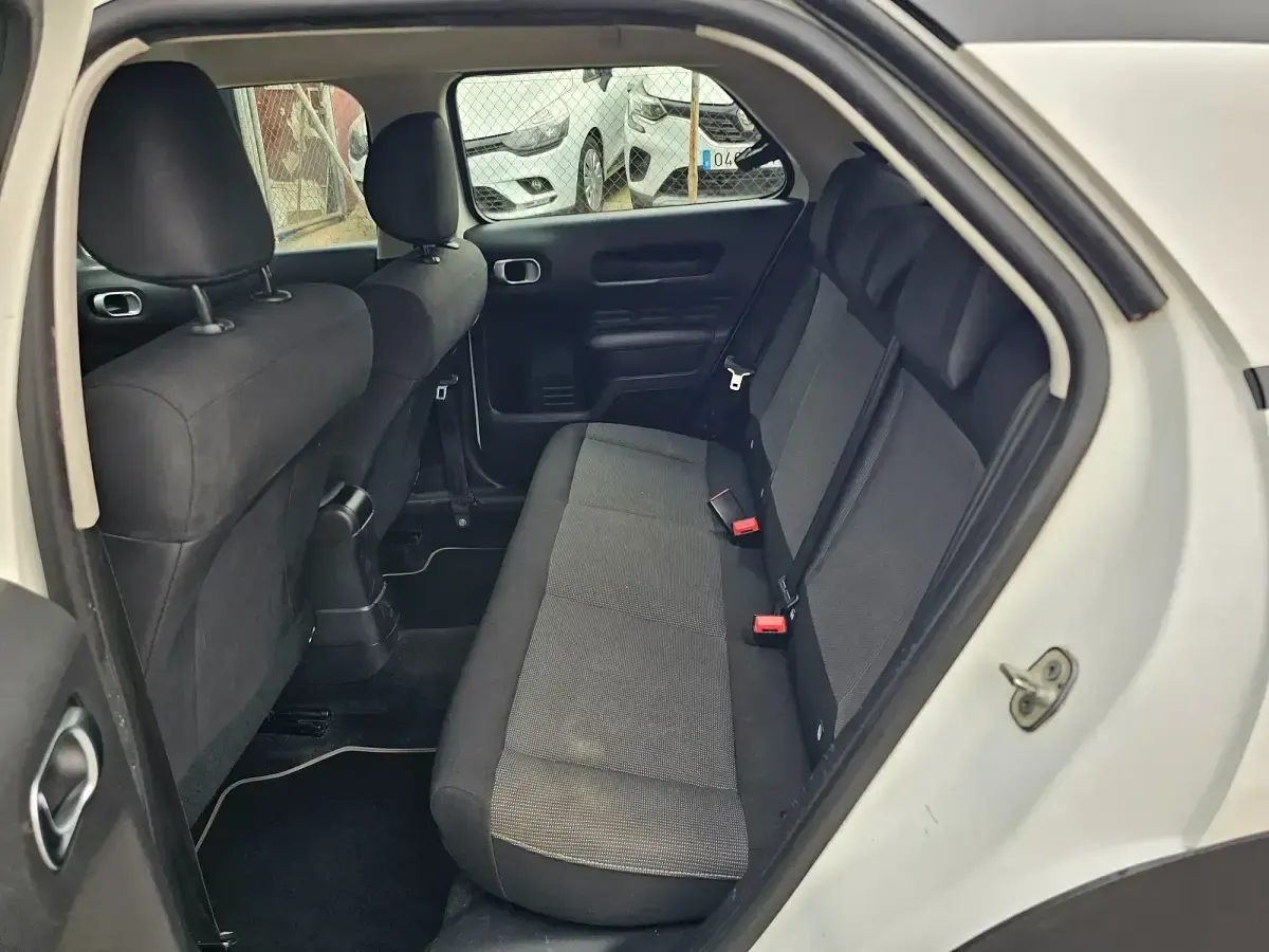 Usado Citroën C4 Cactus Feel 99 CV (72 kW) 2016 Blanco Utilitario