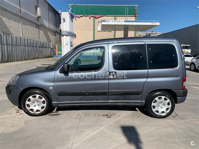 Usado Peugeot Partner Tepee Outdoor 90 CV (66 kW) 2009 Gris / plata Monovolumen