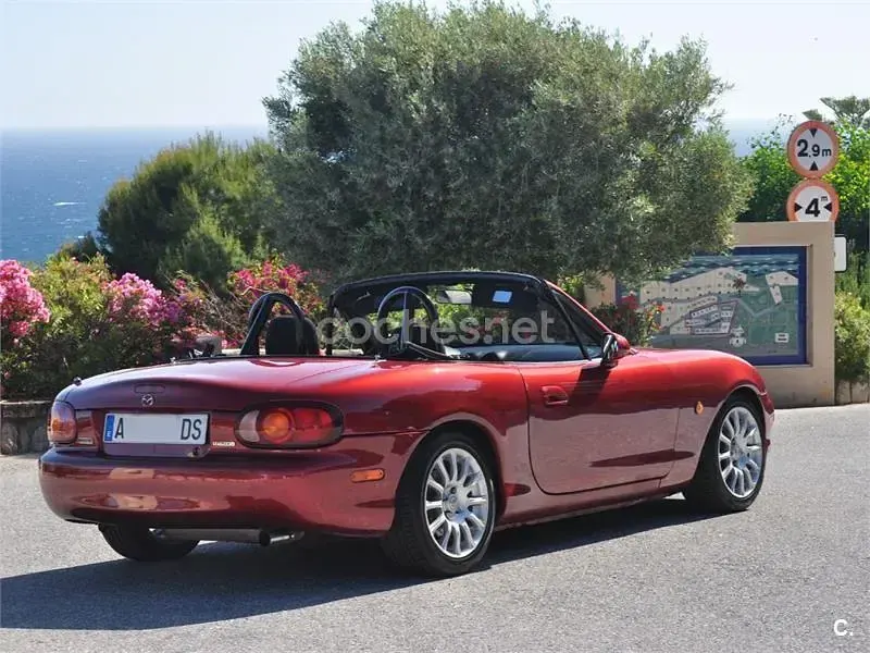 Usado Mazda MX5 90 CV (66 kW) 1998 Granate Descapotable