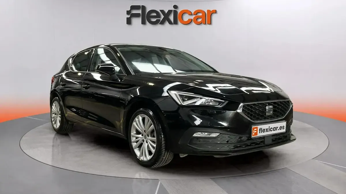 Usado Seat Leon Style 150 HP (110 kW) 2024 Preto Sedan