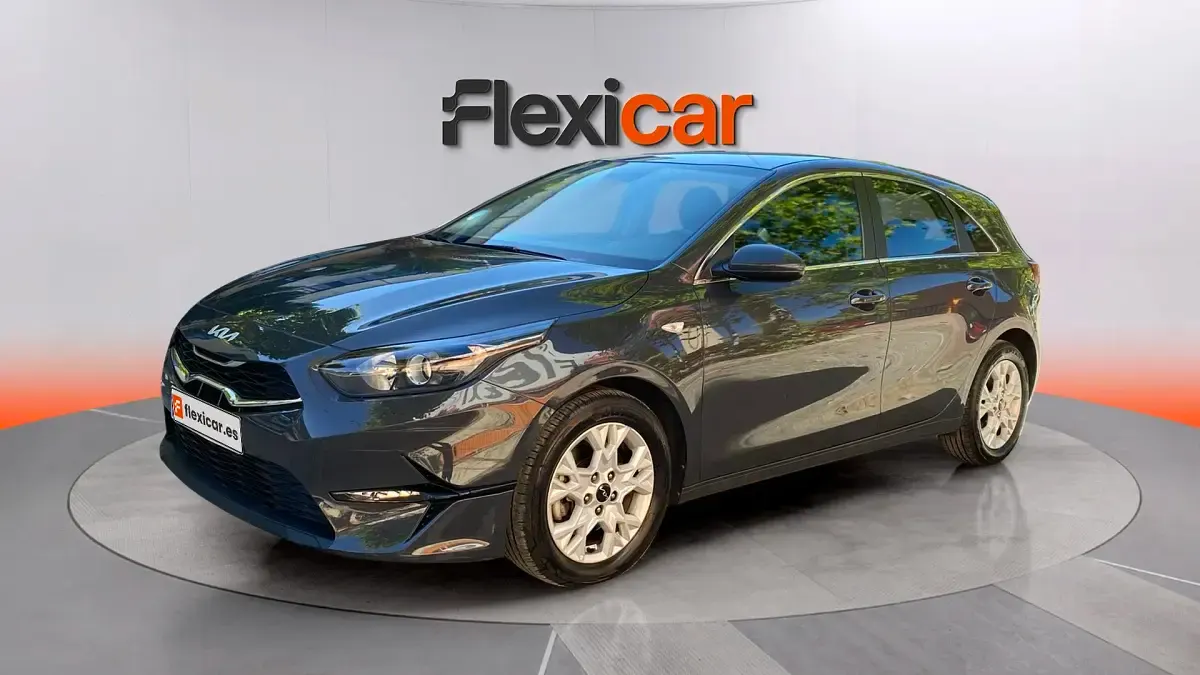 Usado Kia Ceed 136 CV (100 kW) 2023 Gris Utilitario