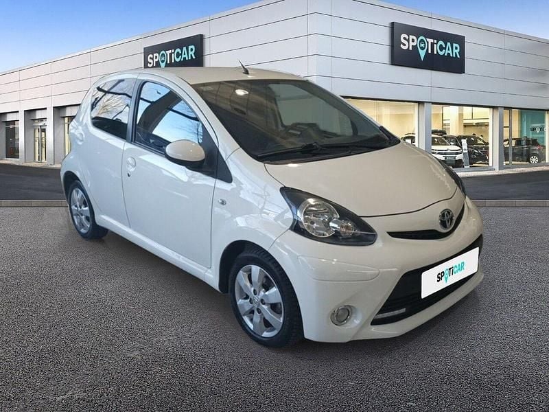 Usado Toyota Aygo City 68 CV (50 kW) 2013 Blanco Utilitario