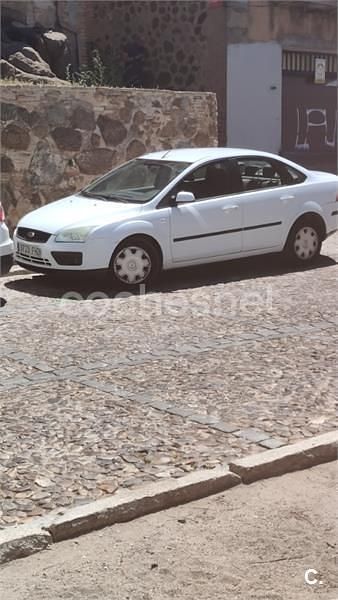 Blanco Usado 2006 Ford Focus Ghia Berlina | 3900 € (Precio justo) - Imagen 1/2