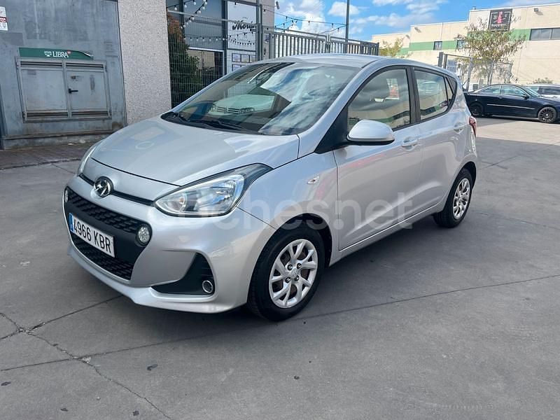Gris / plata Usado 2017 Hyundai i10 Utilitario | 6980 € (Precio justo) - Imagen 1/4