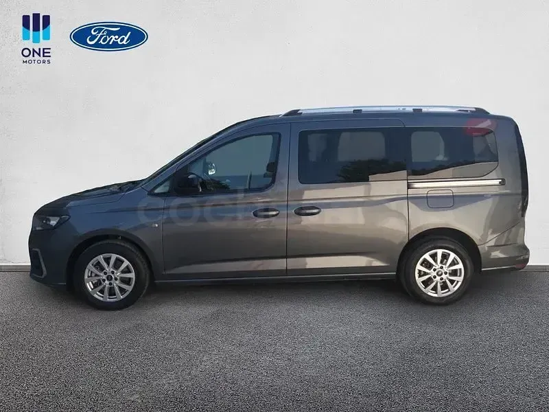 Usado Ford Grand Tourneo Connect Titanium 114 CV (83 kW) 2022 Gris / plata Monovolumen