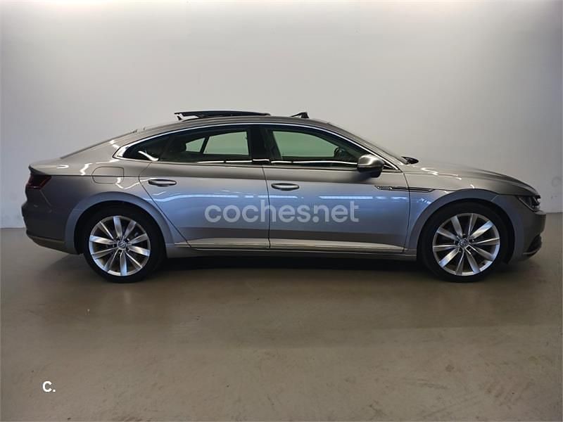Usado VW Arteon 150 CV (110 kW) 2019 Gris / plata Utilitario