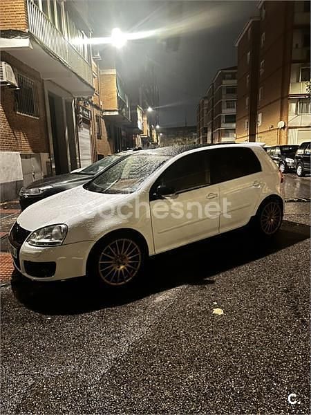 Usado VW Golf IV Highline 105 CV (77 kW) 2004 Blanco Berlina