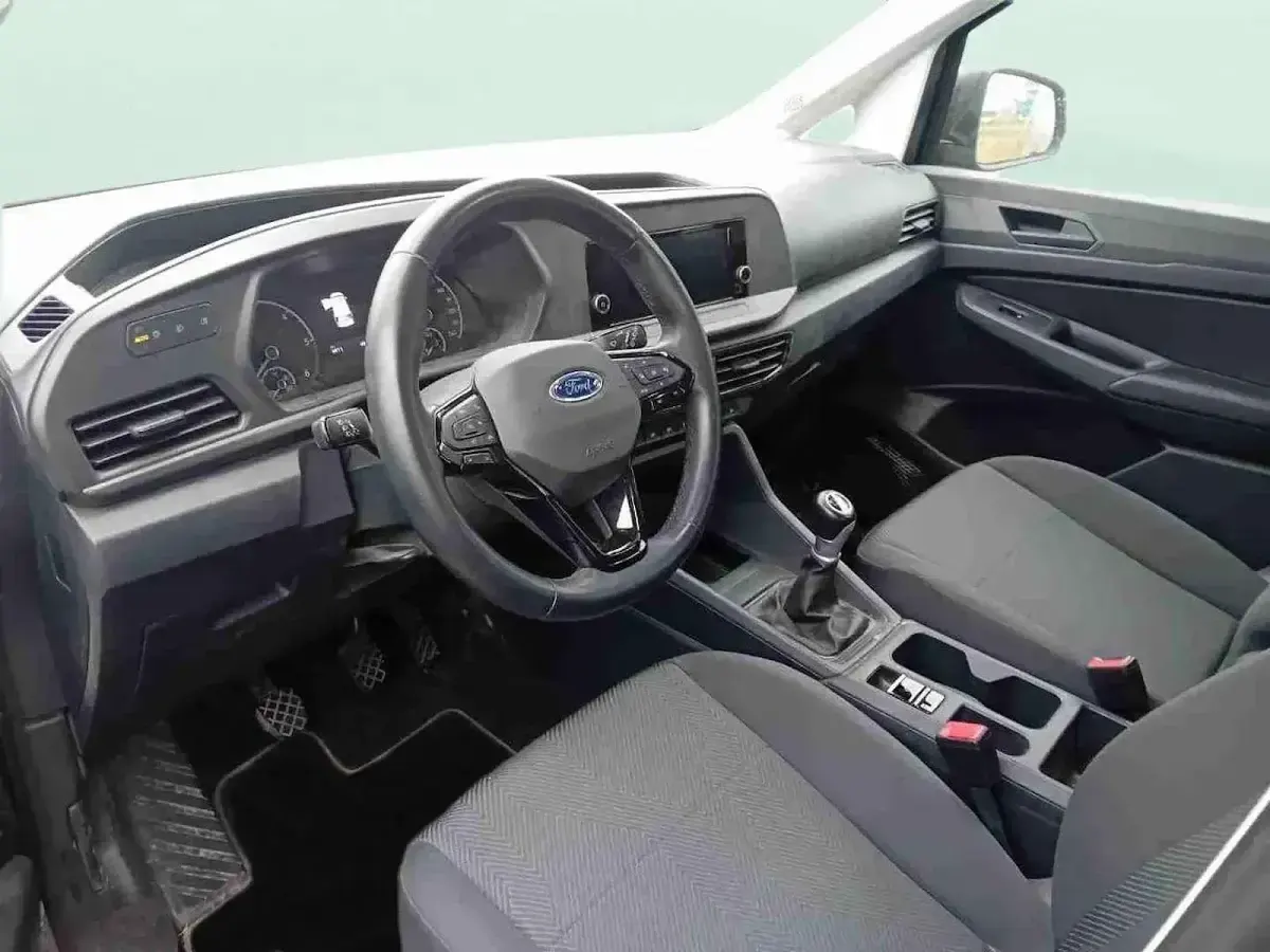 Usado Ford Tourneo Connect Trend 122 CV (89 kW) 2024 Azul Monovolumen