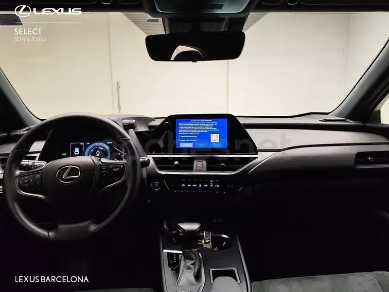 Usado Lexus UX 184 CV (135 kW) 2023 Gris / plata SUV