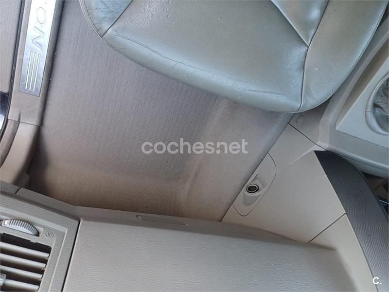 Usado Ssangyong (KGM) Kyron Limited 141 CV (103 kW) 2007 Negro SUV