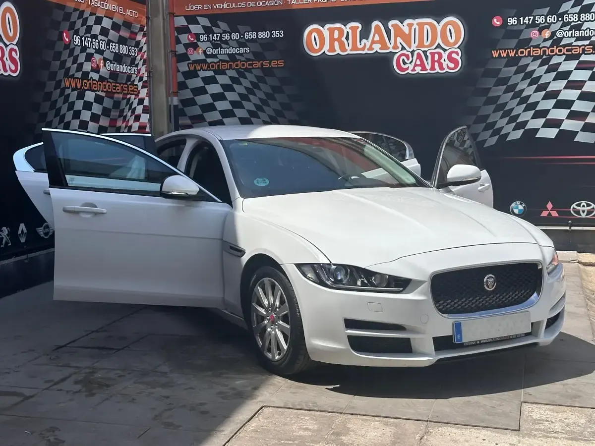 Usado Jaguar XE Pure 180 CV (132 kW) 2018 Blanco Berlina