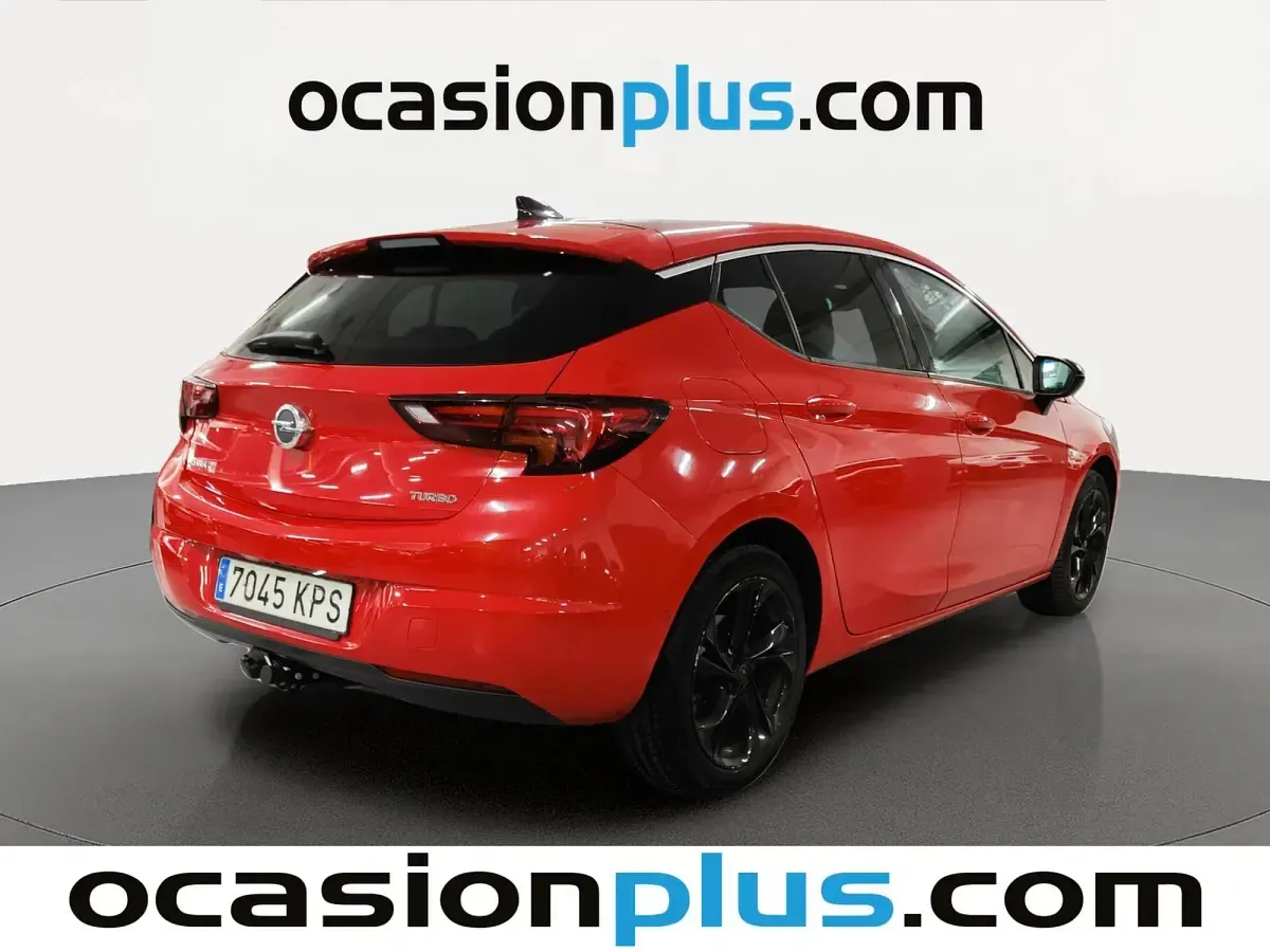 Usado Opel Astra Dynamic 150 CV (110 kW) 2018 Rojo Utilitario