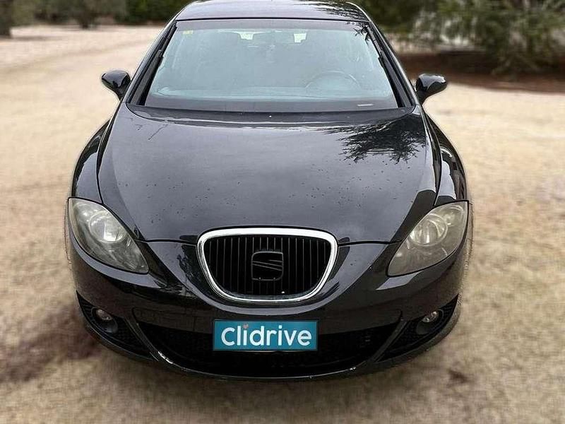 Usado Seat Leon Style 105 CV (77 kW) 2007 Negro Berlina