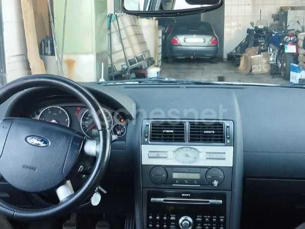 Usado Ford Mondeo Ambiente 115 CV (84 kW) 2005 Gris / plata Berlina
