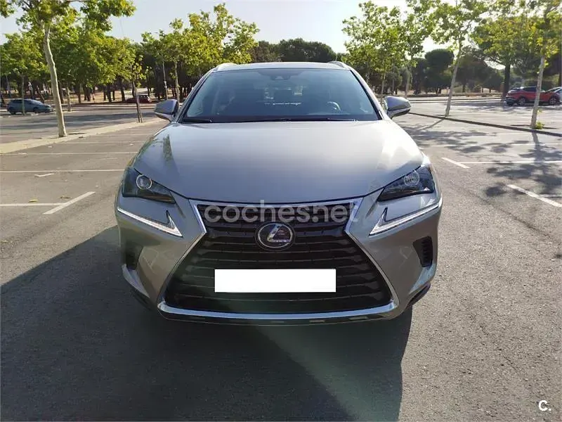 Usado Lexus NX300h Executive Line 197 CV (144 kW) 2021 Gris / plata SUV