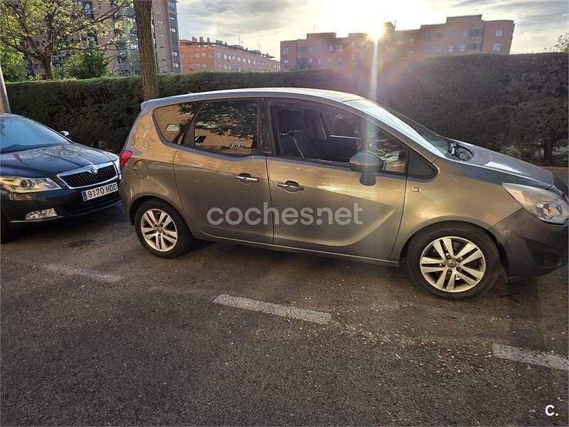 Usado Opel Meriva Excellence 110 CV (80 kW) 2011 Beige Monovolumen