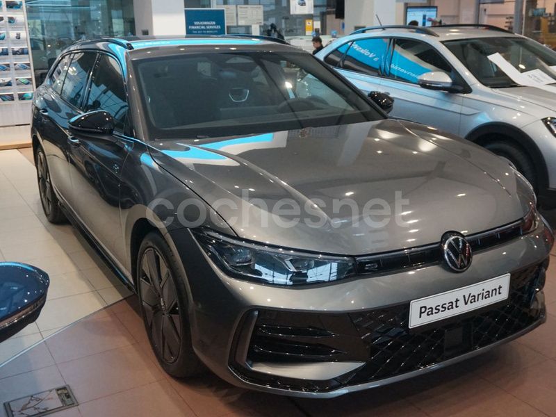 Gris / plata Nuevo 2025 VW Passat R-line Familiar | 46.000 € (Buen precio) - Imagen 1/4