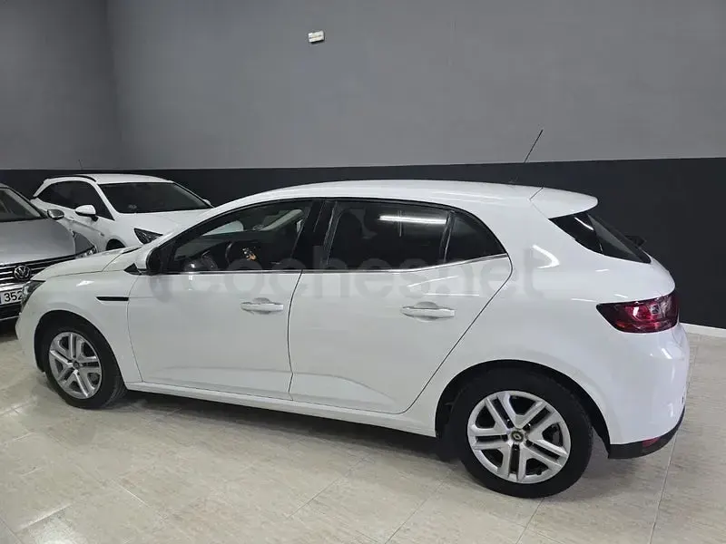 Usado Renault Mégane IV Business 115 CV (84 kW) 2020 Blanco Berlina