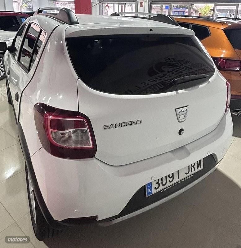 Używany Dacia Sandero Expression 90 KM (66 kW) 2016 Biały SUV