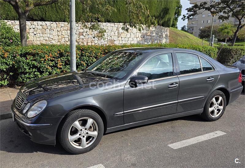 Usado Mercedes E270 Elegance 177 CV (130 kW) 2005 Gris / plata Berlina