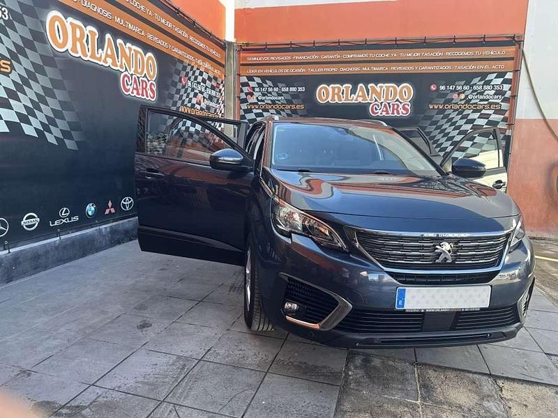 Usado Peugeot 5008 Style 120 CV (88 kW) 2017 Azul Monovolumen
