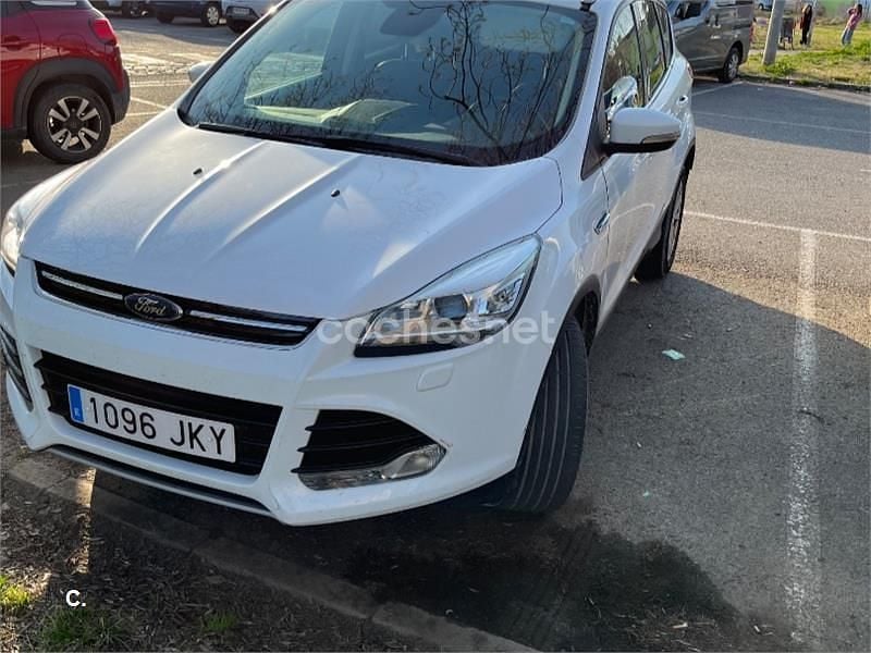 Usado Ford Kuga Titanium 120 CV (88 kW) 2015 Blanco SUV
