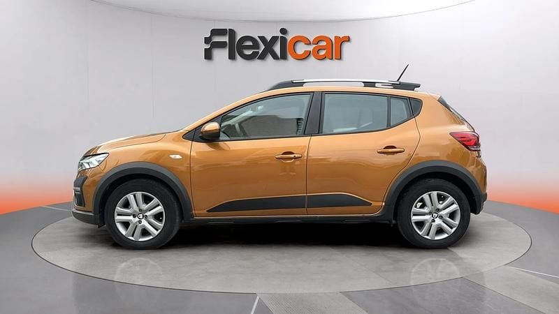 Usado Dacia Sandero Comfort 101 CV (74 kW) 2021 Amarillo Berlina