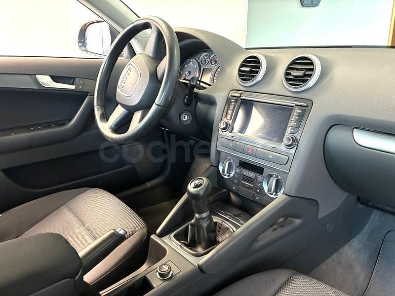 Usado Audi A3 Ambiente 105 CV (77 kW) 2009 Gris / plata Utilitario