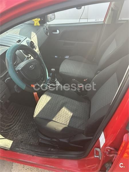 Usado Ford Fusion 68 CV (50 kW) 2004 Rojo Berlina