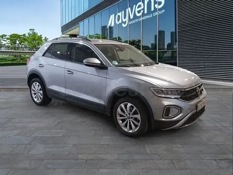 Usado VW T-Roc Life 115 CV (84 kW) 2023 Gris / plata SUV
