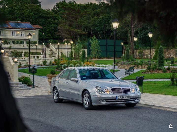 Gris / plata Usado 2004 Mercedes E320 Avantgarde Berlina | 11.800 € (Un poco caro) - Imagen 1/4