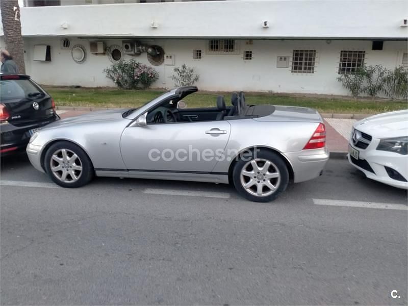 Usado Mercedes SLK200 136 CV (100 kW) 1999 Gris / plata Descapotable