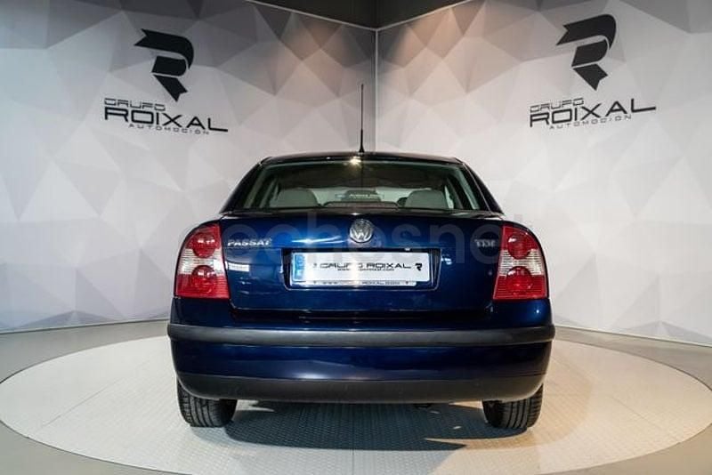 Usado VW Passat Edition 101 CV (74 kW) 2005 Azul Berlina