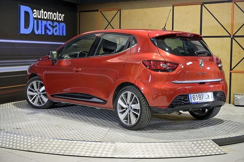 Usado Renault Clio IV Dynamique 90 CV (66 kW) 2015 Rojo Berlina
