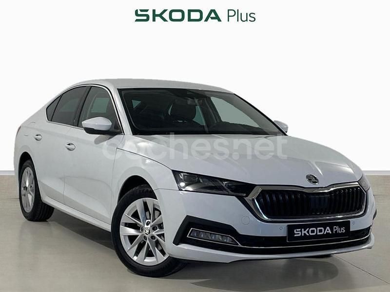 Blanco Nuevo 2024 Skoda Octavia Selection Berlina | 27.900 € (Precio justo) - Imagen 1/4
