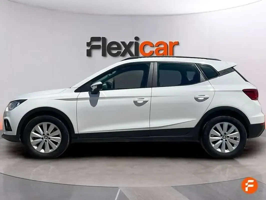 Usado Seat Arona Ecomotive 95 CV (69 kW) 2020 Blanco SUV