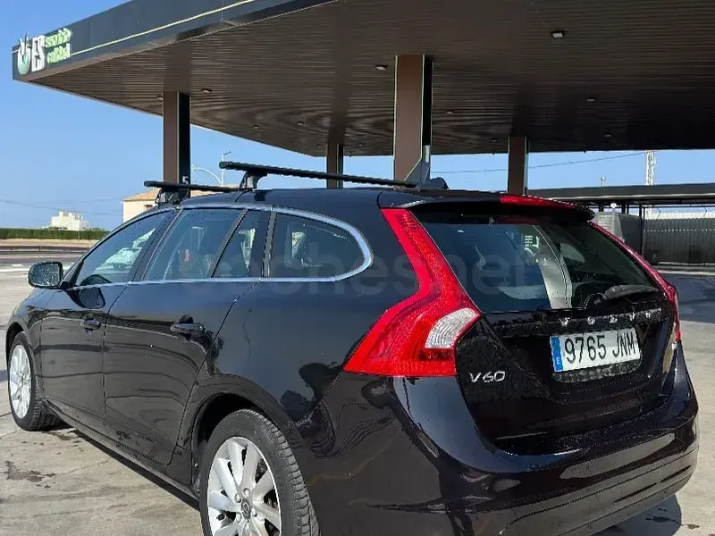 Usado Volvo V60 Momentum 120 CV (88 kW) 2016 Negro Familiar