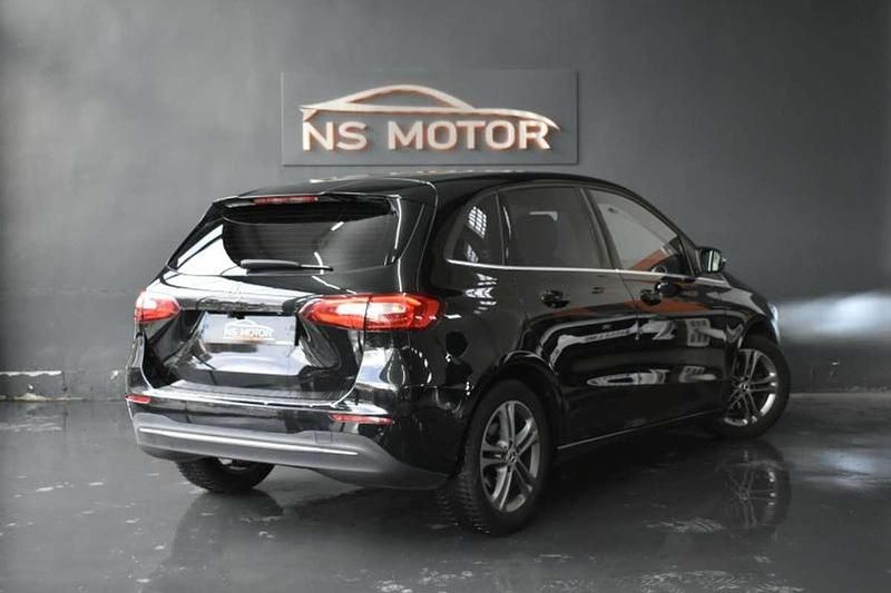 Usado Mercedes B180 136 CV (100 kW) 2019 Negro Monovolumen
