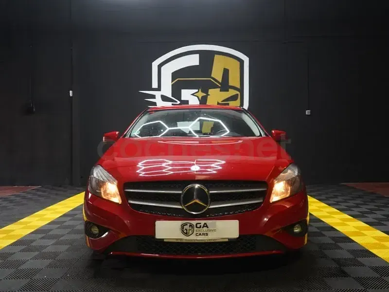 Usado Mercedes A180 Style 122 CV (89 kW) 2014 Rojo Berlina