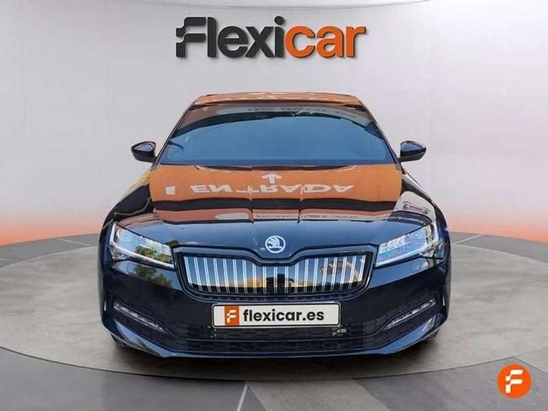 Usado Skoda Superb SportLine 218 CV (160 kW) 2023 Negro Berlina