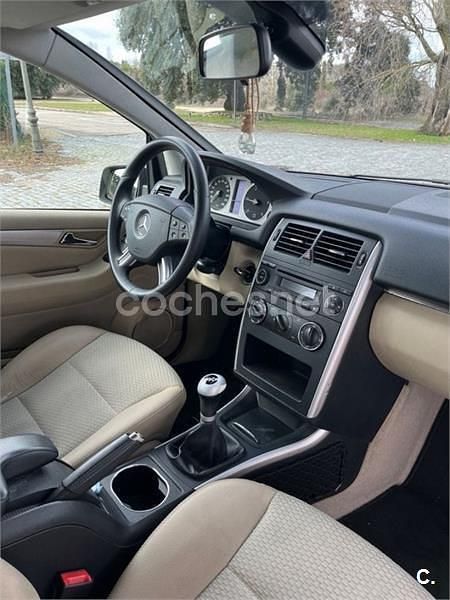 Usado Mercedes B150 95 CV (69 kW) 2008 Granate Monovolumen