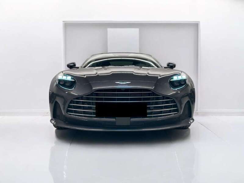 Gris Nuevo 2025 Aston Martin DB12 Coupe | 264.000 € - Imagen 1/4