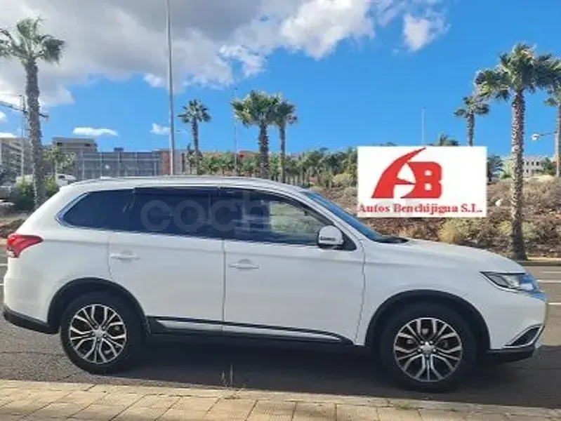 Usado Mitsubishi Outlander Motion 150 CV (110 kW) 2017 Blanco SUV