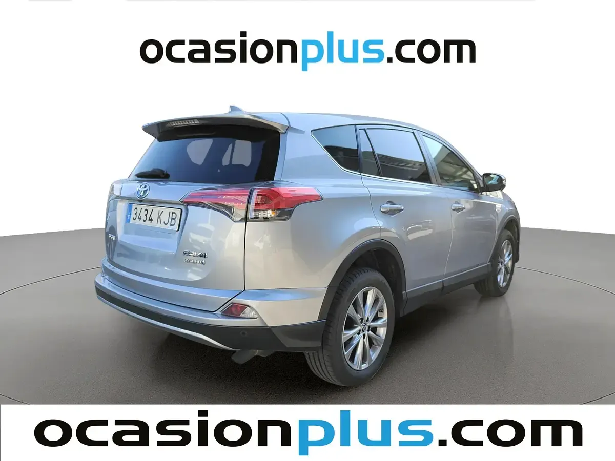 Usado Toyota RAV4 Advance 197 CV (144 kW) 2018 Gris plata SUV