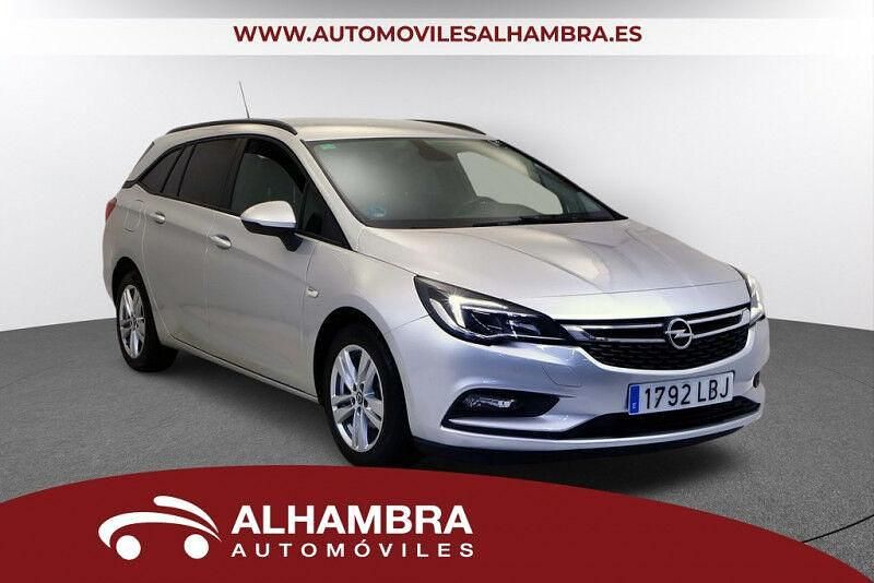 Usado Opel Astra Selective 110 CV (80 kW) 2019 Gris / plata Utilitario