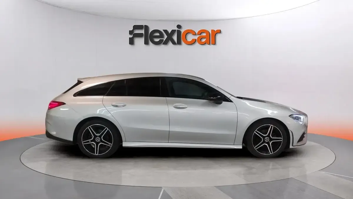 Usado Mercedes CLA180 Shooting Brake 116 CV (85 kW) 2021 Gris Familiar