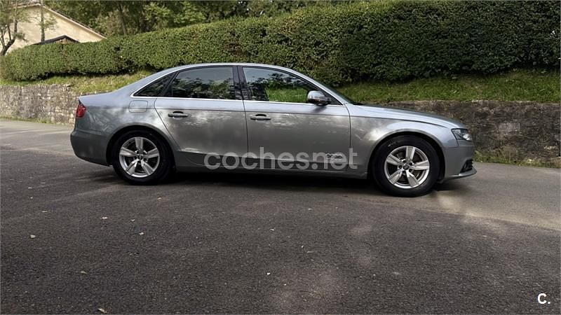 Usado Audi A4 136 CV (100 kW) 2011 Gris / plata Berlina