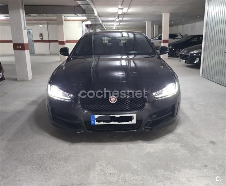 Usado Jaguar XE R-Sport 180 CV (132 kW) 2016 Negro Berlina