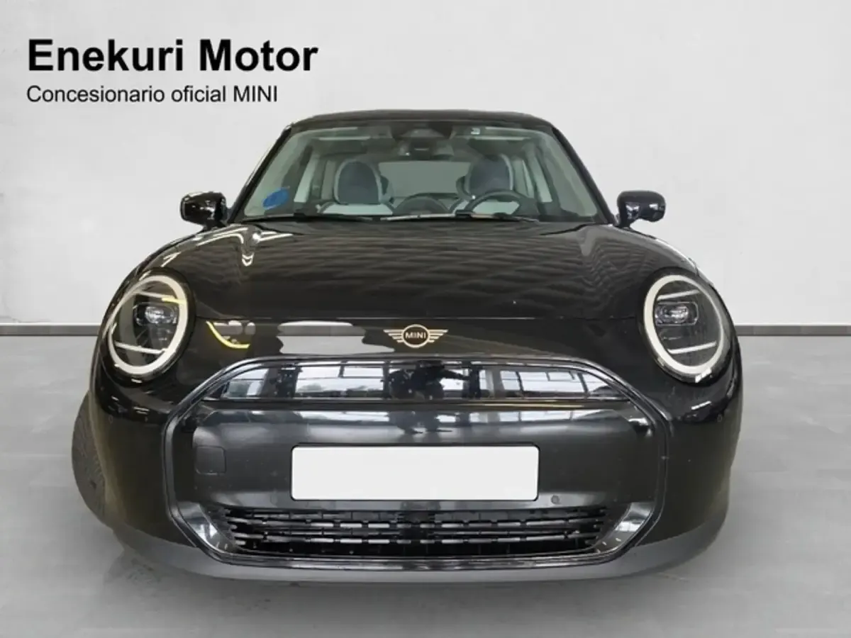 Usado Mini Cooper Essential 135 kW (184 CV) 2024 Negro Utilitario